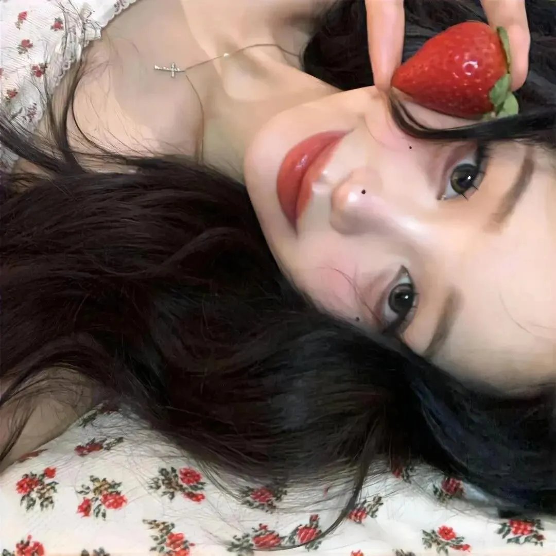 三女性 封面